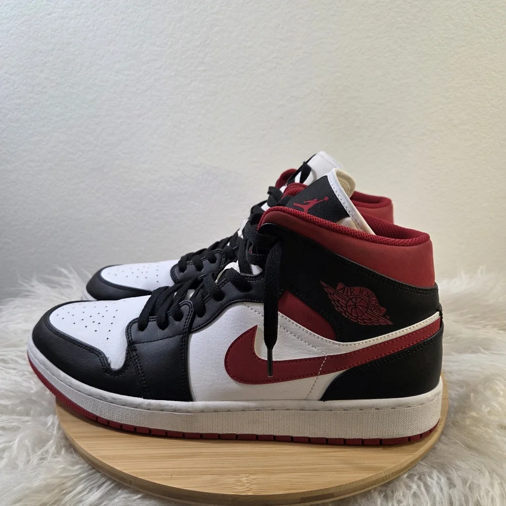 NIKE Air Jordan 1 Mid Bred Gym Red Black White Lace Up Sneakers 554724-122